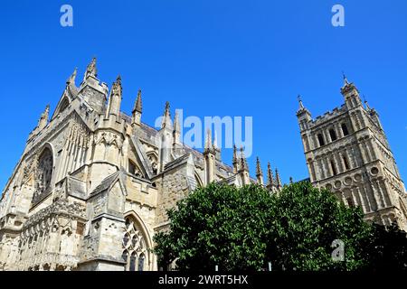 Blick auf die Spitze der Kathedrale (Kathedrale St. Peter in Essex), Exeter, Devon, Großbritannien, Europa. Stockfoto