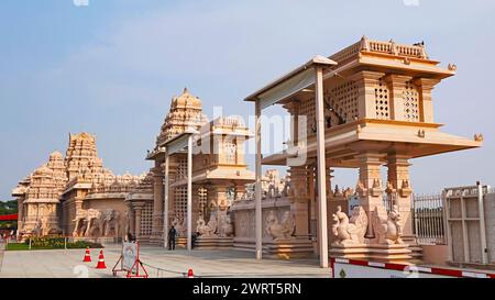 Neu gebauter Tempel von Shri Ramanujacharya, Statue of Equality, Muchintal, Telangana, Indien. Stockfoto