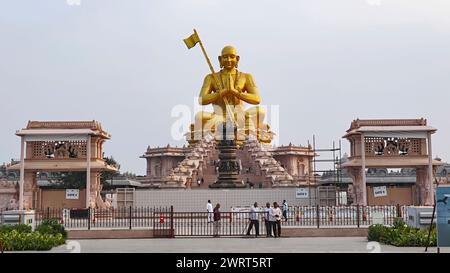 Vorderansicht der Statue of Equality, Ramanujacharya Statue, Muchintal, Telangana, Indien. Stockfoto