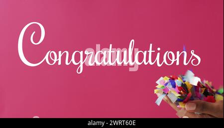 Bild des Glückwunschtextes über Konfetti auf rotem Hintergrund Stockfoto