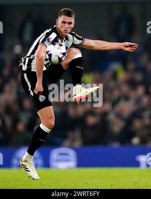 Sven Botman von Newcastle United während des Premier League-Spiels in Stamford Bridge, London. Bilddatum: Montag, 11. März 2024. Stockfoto