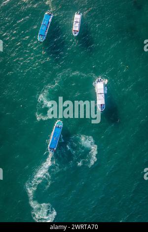 15. Februar 2024: Szene eines Fischerdorfes an der Küste der Stadt Nha Trang, Vietnam am Nachmittag Stockfoto