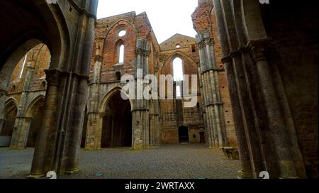 Siena, Italien; 10-20-2023. Beeindruckender Blick auf einen Teil der Abtei von San Galgano. Toskana. Stockfoto