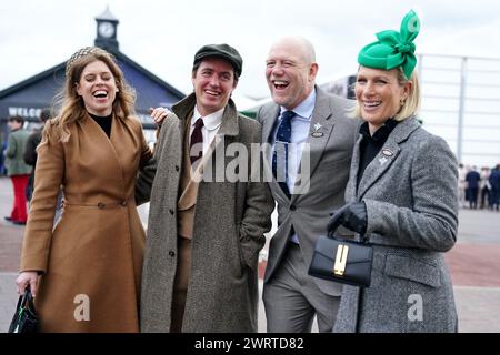 Prinzessin Beatrice (links) mit Edoardo Mapelli mozzi und Mike Tindall und Zara Tindall (rechts) am dritten Tag des Cheltenham Festivals 2024 auf der Cheltenham Racecourse. Bilddatum: Donnerstag, 14. März 2024. Stockfoto