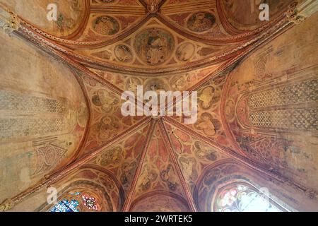 Keystone zu den Wappen des Bistums Pamiers, umgeben von Bildern aus der Apokalypse des Heiligen Johannes, Kapelle des Heiligen Antonin, Kirche der Jakobiner Stockfoto