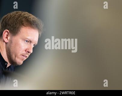 14. März 2024, Hessen, Frankfurt/Main: Deutschland-Trainer Julian Nagelsmann präsentiert Ende März auf einer Pressekonferenz den Kader für die internationalen Freundschaftsspiele. Die DFB-Mannschaft spielt am 23. März in Lyon gegen Frankreich und am 26. März gegen die Niederlande in Frankfurt. Foto: Boris Roessler/dpa Stockfoto