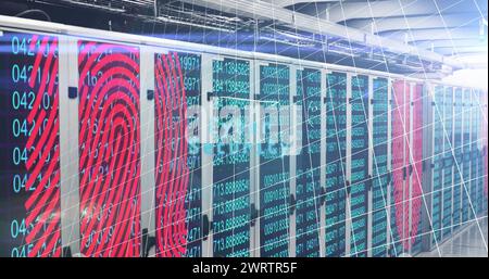 Bild des Textes zur Cybersicherheit mit Scope-Scans und mathematischen Gleichungen über dem Serverraum Stockfoto