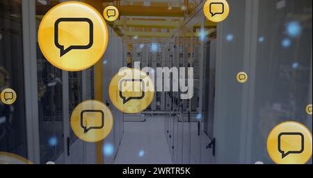 Abbildung: Verbindungen mit Symbolen und Datenverarbeitung über Computerserver Stockfoto