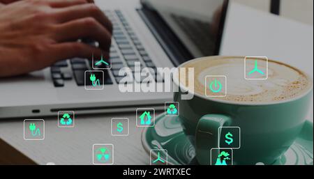 Bild von Ikonen, Nahaufnahme einer Kaffeetasse, abgeschnittene Hände eines kaukasiers, der am Laptop arbeitet Stockfoto