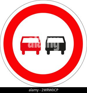 Rundes Straßenschild mit weißem Hintergrund und roter Einfassung: Kein Überholen bei allen Fahrzeugen außer Zweirädern. Stockfoto