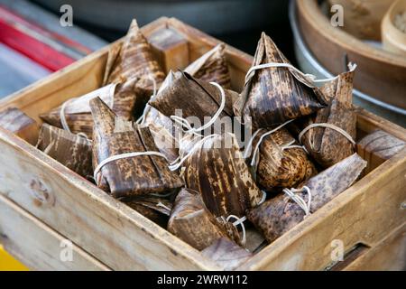 Zong zong Zi oder gefüllter Reis in einem chinesischen Street Food Stand in Kobe Japan Stockfoto