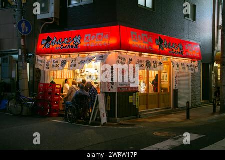 Kobe, Japan; 10. Oktober 2023: Nankinmachi (南京町), Chinatown im Zentrum von Kobe mit zahlreichen Street-Food-Ständen und Restaurants. Stockfoto