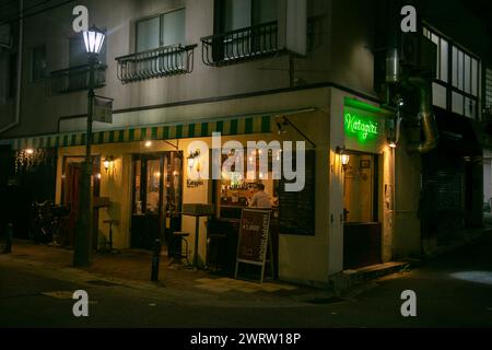 Kobe, Japan; 10. Oktober 2023: Nankinmachi (南京町), Chinatown im Zentrum von Kobe mit zahlreichen Street-Food-Ständen und Restaurants. Stockfoto