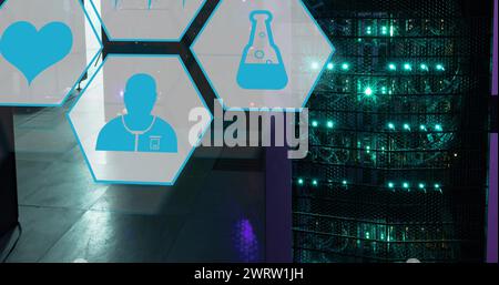 Abbildung mehrerer medizinischer Symbole im Computerserverraum Stockfoto