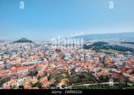 Athen, Griechenland - 2. März 2024: Athen Stadtbild vom Akropolis-Hügel Stockfoto