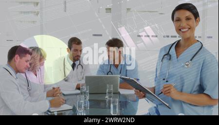 Bild von Statistik und Finanzdatenverarbeitung über verschiedene Ärzte mit Laptop Stockfoto