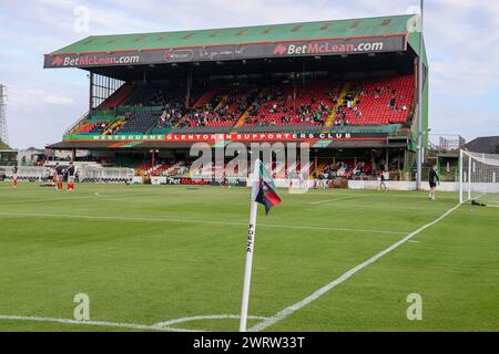 BetMcLean Oval, Belfast, Nordirland, Großbritannien. August 2023. Sports Direct Premiership – Glentoran gegen Larne. Das Oval, Heimstadion des Glentoran Football Club. Stockfoto