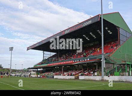 BetMcLean Oval, Belfast, Nordirland, Großbritannien. August 2023. Sports Direct Premiership – Glentoran gegen Larne. Das Oval, Heimstadion des Glentoran Football Club. Stockfoto