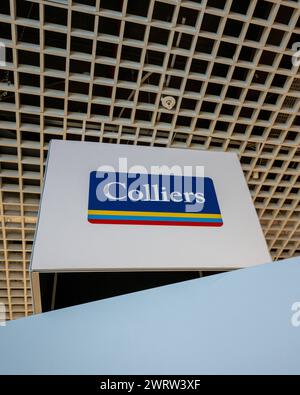 Cannes, Frankreich. März 2024. Das COLLIERS-Logo auf der MIPIM in Cannes, Frankreich, am 13. März 2024. Foto: Laurent Coust/ABACAPRESS.COM Credit: Abaca Press/Alamy Live News Stockfoto