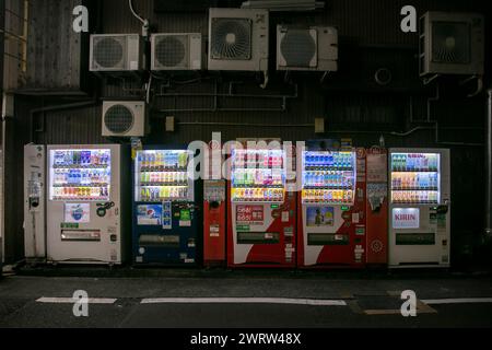 Nagoya, Japan; 10. Oktober 2023: Unternehmen und Restaurants im Handelszentrum der Stadt Nagoya. Stockfoto