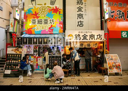 Nagoya, Japan; 10. Oktober 2023: Unternehmen und Restaurants im Handelszentrum der Stadt Nagoya. Stockfoto