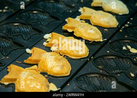 Taiyaki ist ein japanischer Fischkuchen, der häufig als Streetfood verkauft wird Stockfoto