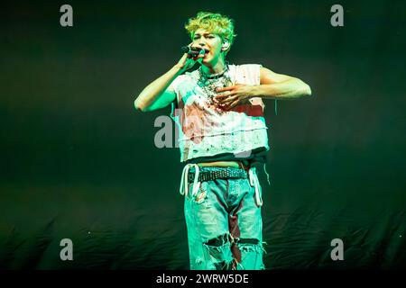 Mailand Italien. März 2024. Der polnische Sänger und Songwriter Jan Rozmanowski, bekannt als JANN, tritt live auf der Bühne bei Fabrique auf und eröffnet die Show von Madison Beer. Stockfoto