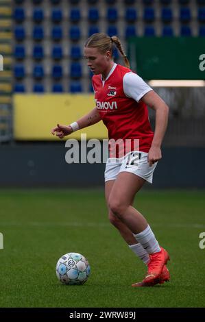 Sittard, Niederlande. März 2024. Sittard, Niederlande, 9. März 2024: Robin Blom (12 AZ) im Azerion Vrouwen Eredivisie Spiel zwischen Fortuna Sittard und AZ Alkmaar im Fortuna Sittard Stadion (Martin Pitsch/SPP) Credit: SPP Sport Press Photo. /Alamy Live News Stockfoto