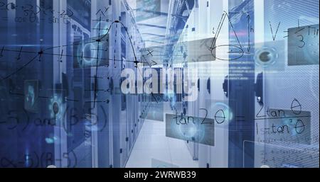 Bild der Datenverarbeitung über dem Serverraum Stockfoto