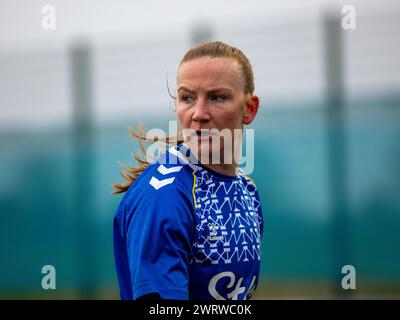 England, 10. März 2024: Everton-Gaolkeeper Courtney Brosnan (1) macht sich auf den Weg, sich während des Viertelfinales des FA Cups der Damen zwischen Everton und Chelsea im Walton Hall Park Stadium (Jayde Chamberlain/SPP) aufzuwärmen. Stockfoto