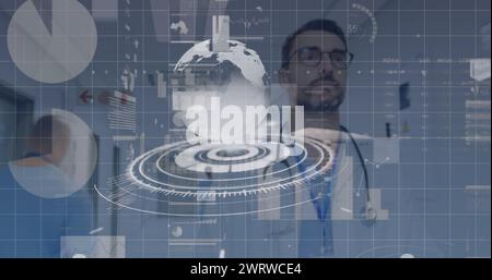 Bild von Finanzdaten und Grafiken mit Globus über kaukasischem Arzt Stockfoto