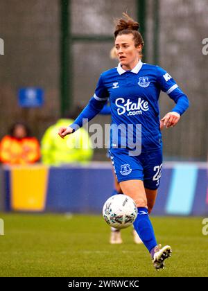 England, 10. März 2024: Everton-Mittelfeldspielerin Aurora Galli (22), die sich im Viertelfinale des FA-Cups der Damen zwischen Everton und Chelsea im Walton Hall Park Stadium (Jayde Chamberlain/ SPP) auf den Weg zum Tor macht Stockfoto