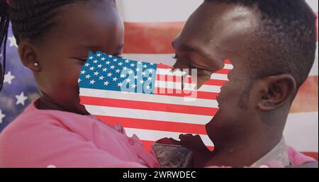 Bild der usa-Karte in Farben auf der us-Flagge über glücklichem afroamerikanischen Vater und Tochter Stockfoto