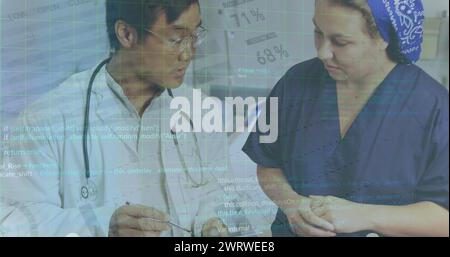 Bild der Infografik-Schnittstelle, Computersprache, verschiedene Ärzte und Krankenschwester im Krankenhaus Stockfoto