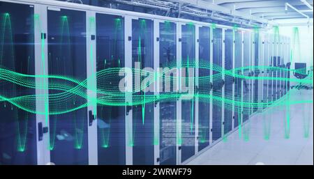 Bild der Datenverarbeitung über Computerserver Stockfoto