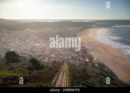 Europa, Portugal, Region Oeste, Nazaré, Blick auf den Strand von Nazaré vom Sitio de Nazaré Stockfoto