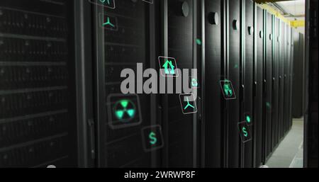 Abbildung von Ökosymbolen und Datenverarbeitung über Computerserver Stockfoto