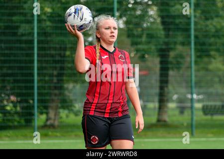 Ystrad Mynach, Wales. 3. Oktober 2021. Sara Guzowska von Hounslow Women während des FA Women's National League Southern Premier Division Spiels zwischen Cardiff City Ladies und Hounslow Women im Centre of Sporting Excellence in Ystrad Mynach, Wales, Großbritannien am 3. Oktober 2021. Quelle: Duncan Thomas/Majestic Media. Stockfoto