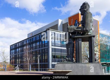 University of Birmingham University Learning Centre School of Computer Science die Faraday-Skulptur Birmingham West Midlands UK von Sir Eduardo Paolozzi Stockfoto