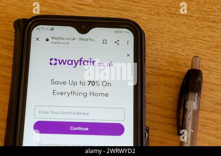 Wayfair Website auf einem Smartphone, Großbritannien Stockfoto