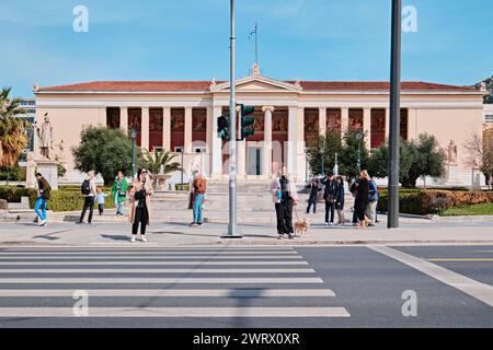 Athen, Griechenland - 03. März 2024: Gebäude der nationalen und Kapodistrischen Universität Athen im Zentrum der Stadt Stockfoto