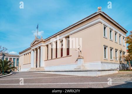 Athen, Griechenland - 03. März 2024: Gebäude der nationalen und Kapodistrischen Universität Athen im Zentrum der Stadt Stockfoto