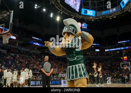 Minneapolis, Minnesota, USA. März 2024. Das Maskottchen der Michigan State Spartans während eines Spiels zwischen Minnesota und Michigan State während des TIAA Big10 Männer Basketball Turniers 2024 im Target Center in Minneapolis am 14. März 2024. Michigan State gewann 77:67. (Kreditbild: © Steven Garcia/ZUMA Press Wire) NUR REDAKTIONELLE VERWENDUNG! Nicht für kommerzielle ZWECKE! Stockfoto