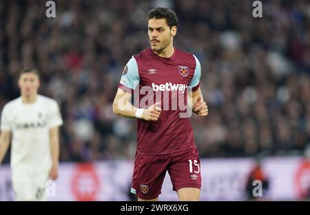 London, Großbritannien. März 2024. Konstantinos Mavropanos von West Ham United während des letzten 16 Spiels der West Ham United FC gegen SC Freiburg UEFA Europa League am 14. März 2024 im London Stadium, London, England, Vereinigtes Königreich. Credit: Every Second Media/Alamy Live News Stockfoto