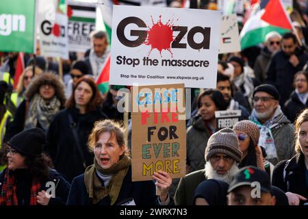 November 2023. Picadilly, London, Großbritannien. Nationalmarsch für Palästina. Großer marsch, der einen Waffenstillstand in Gaza fordert. Stockfoto