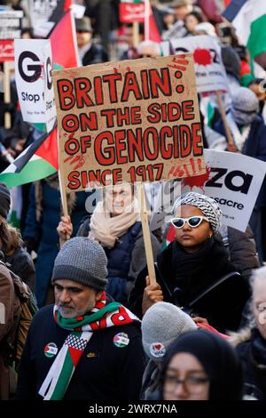 November 2023. Picadilly, London, Großbritannien. Nationalmarsch für Palästina. Großer marsch, der einen Waffenstillstand in Gaza fordert. Stockfoto