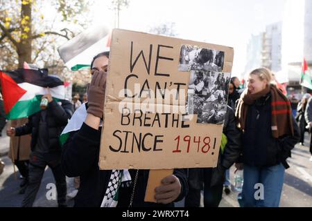 November 2023. Picadilly, London, Großbritannien. Nationalmarsch für Palästina. Großer marsch, der einen Waffenstillstand in Gaza fordert. Stockfoto