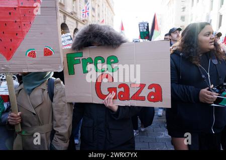 November 2023. Picadilly, London, Großbritannien. Nationalmarsch für Palästina. Großer marsch, der einen Waffenstillstand in Gaza fordert. Stockfoto