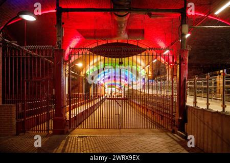 Alte Vorgehensweise zu Granary Wharf, Leeds Stockfoto