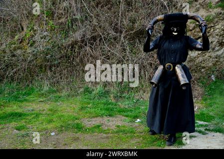 Teufel von Luzon (Guadalajara) in Vibo Maske Treffen von Viana do Bolo, Ourense, Spanien Stockfoto